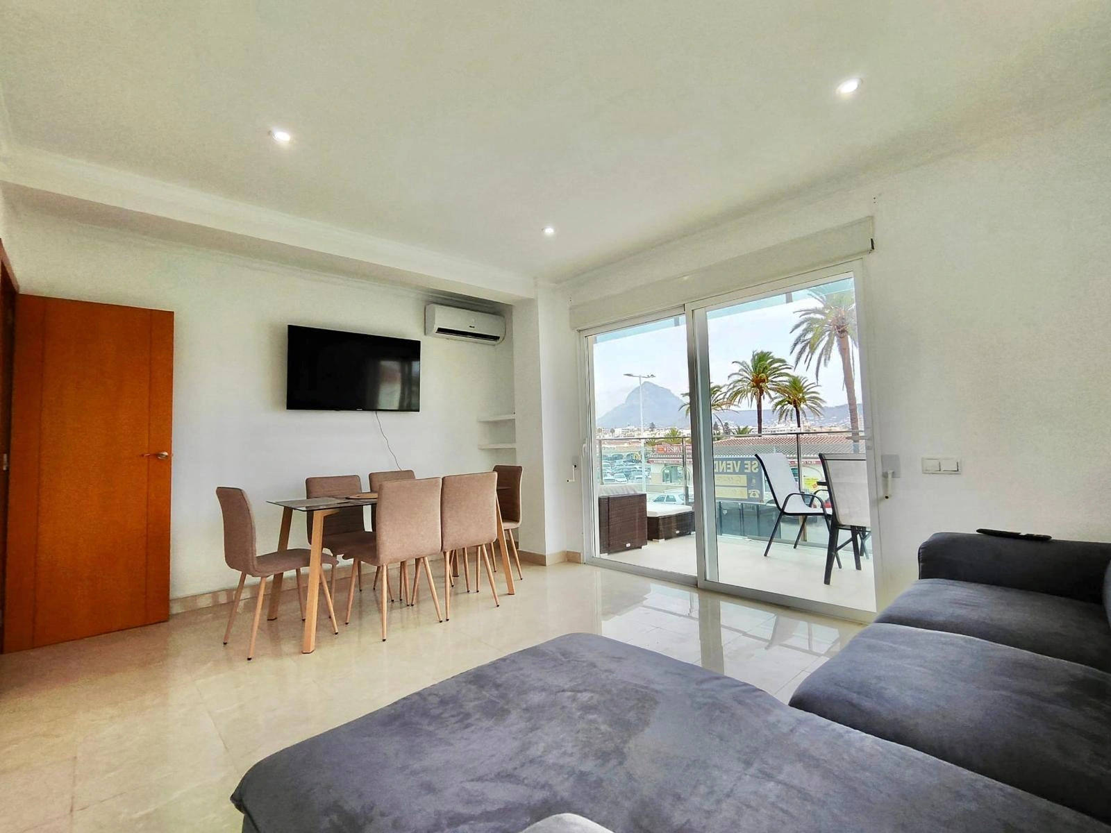 Piso de 2 dormitorios en venta en la playa del arenal de Javea