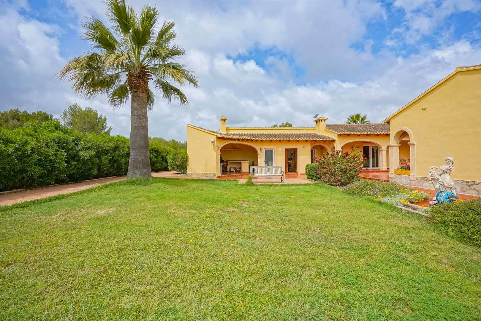 villa en gran parcela en venta en Gata de Gorgos
