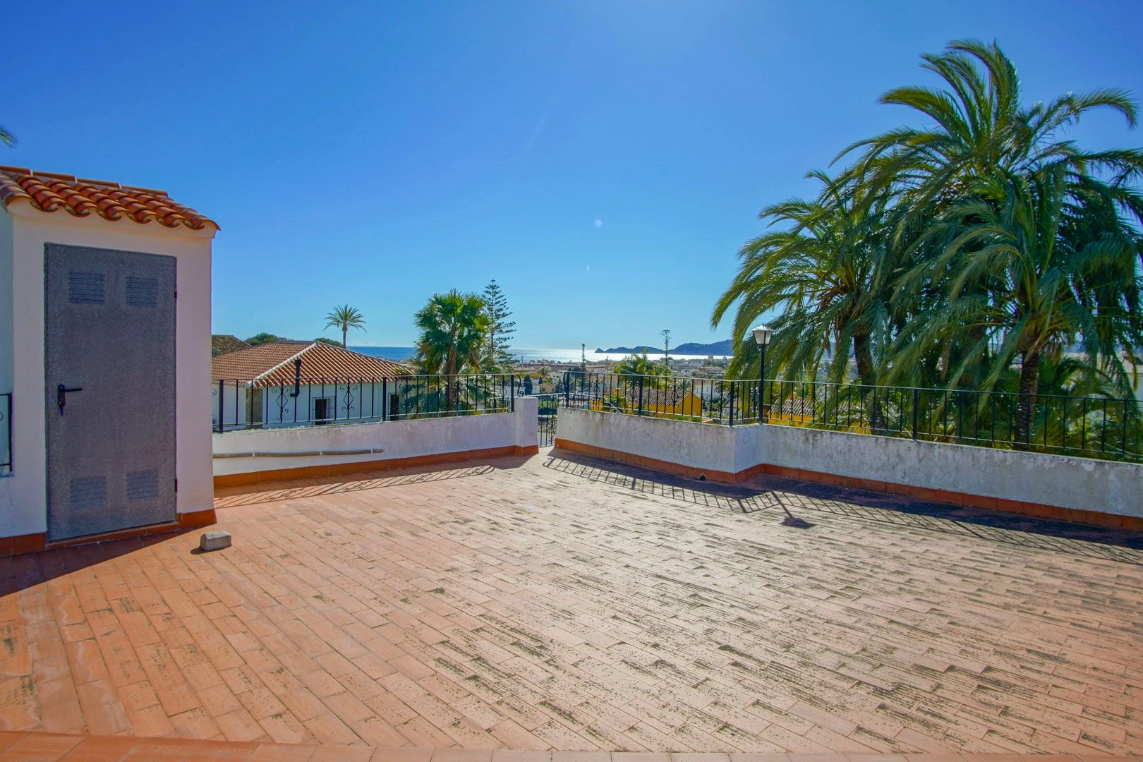 Villa avec vue sur la mer à quelques minutes du port de Javea.