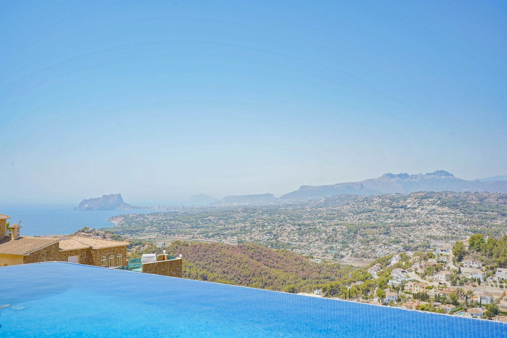 Villa moderna con vista mozzafiato in vendita a Cumbre del Sol