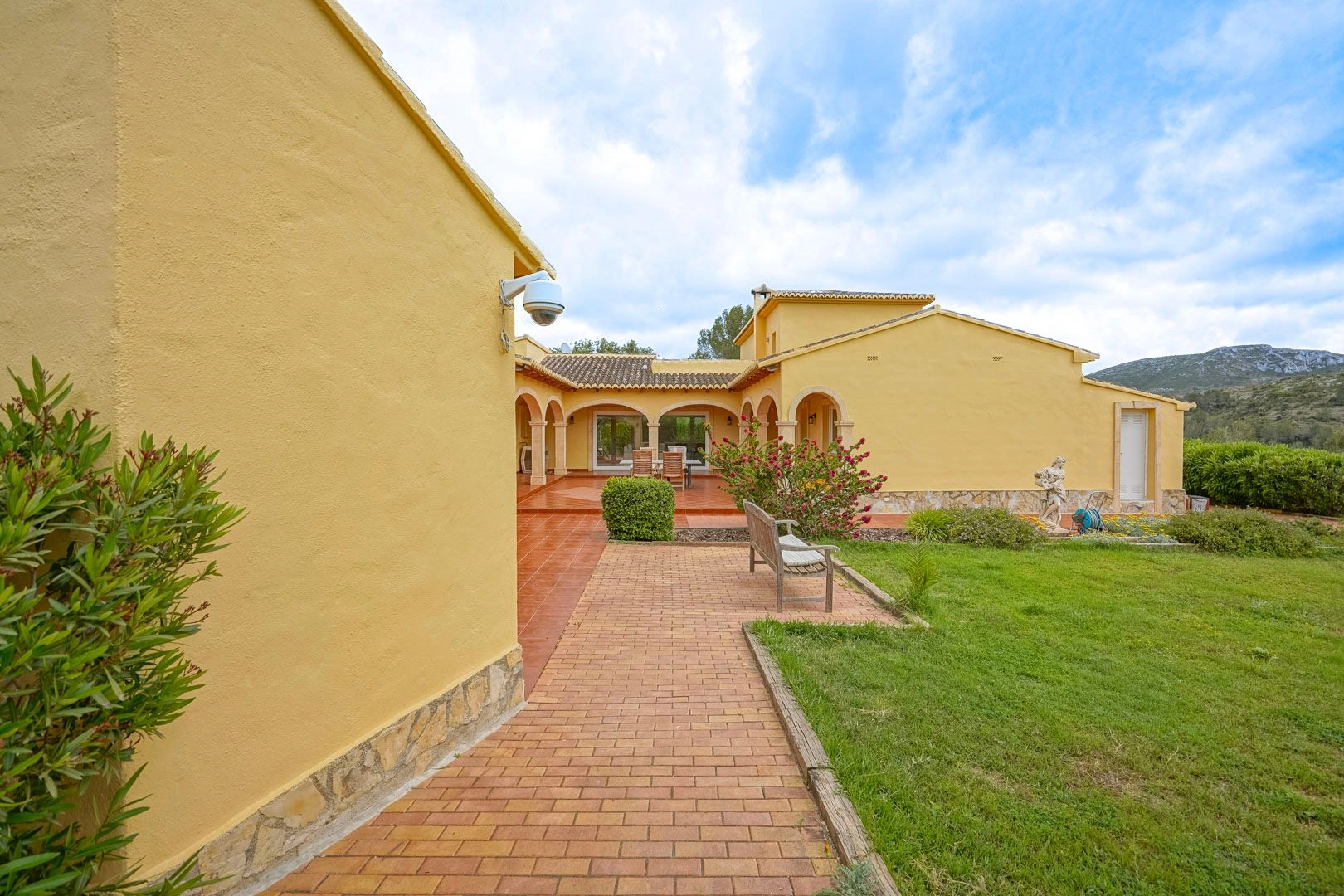 villa en gran parcela en venta en Gata de Gorgos