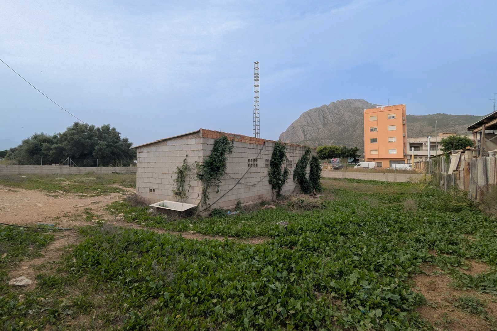 Parcela urbana a la venta en el vergel.