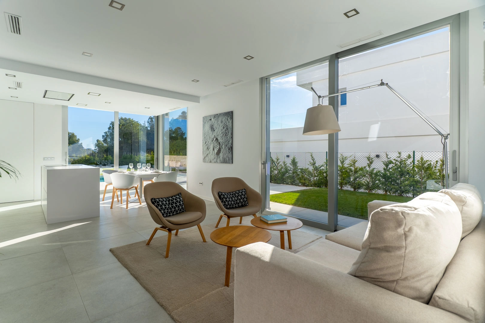 Villa moderna con piscina privada a la venta en Finestrat