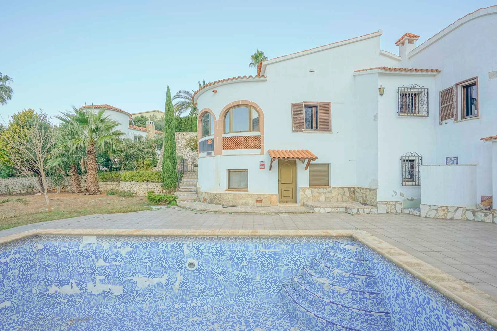 Villa tradicional con licencia para reformar en venta en Denia