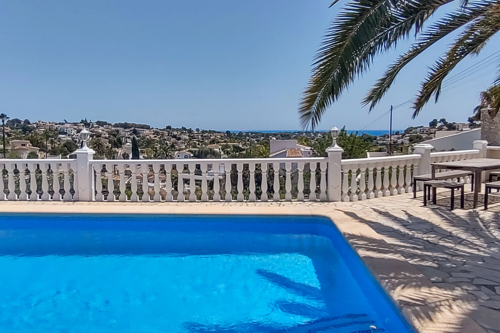 Villa mediterranea con vista mare in vendita a Benissa.