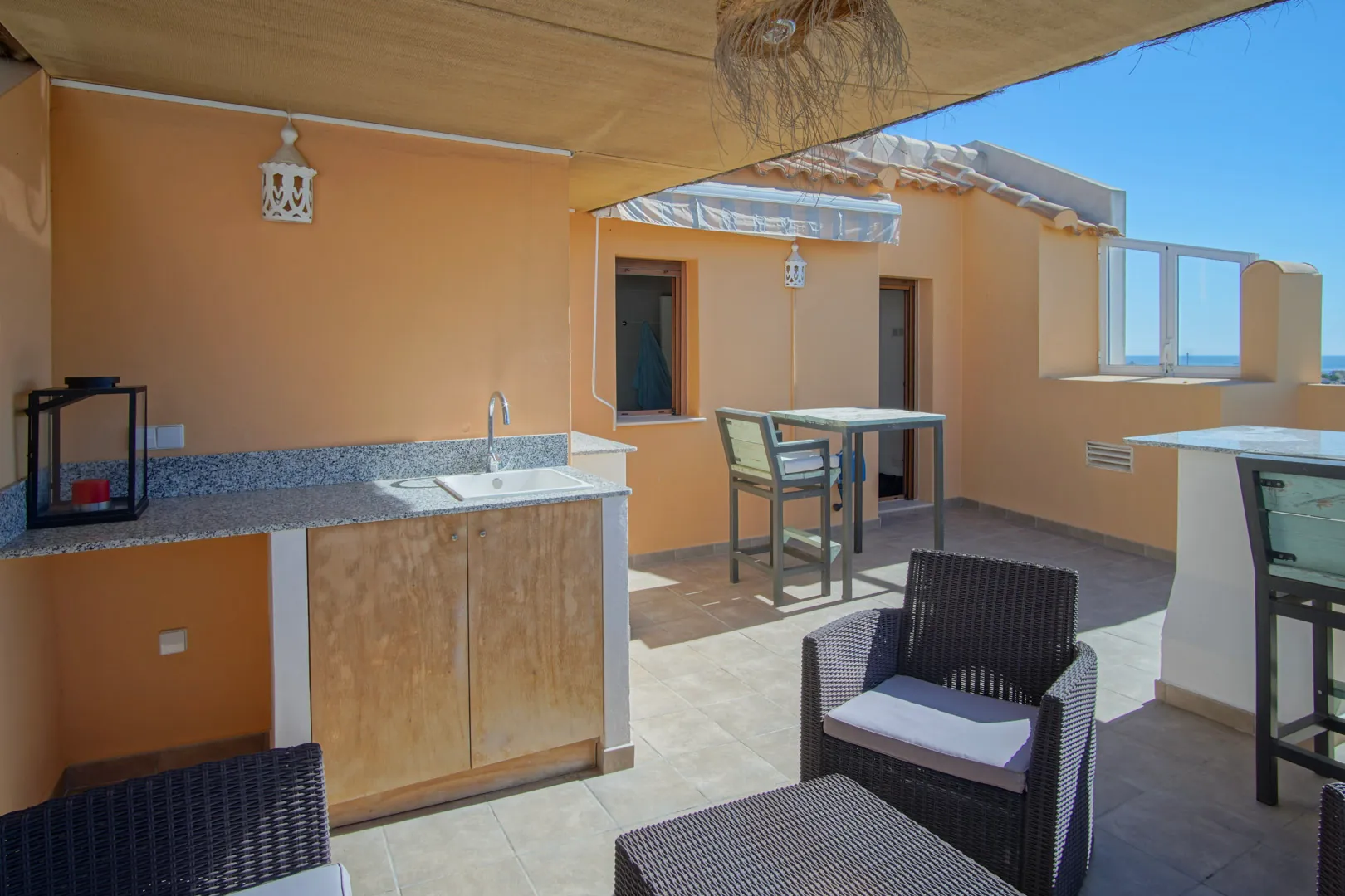 Penthouse rénové avec vue sur la mer à vendre au centre de Jávea