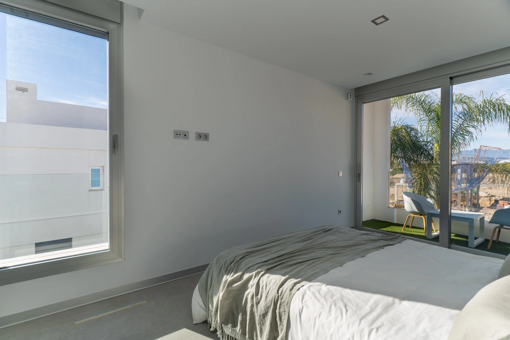 Villa moderna con piscina privada a la venta en Finestrat