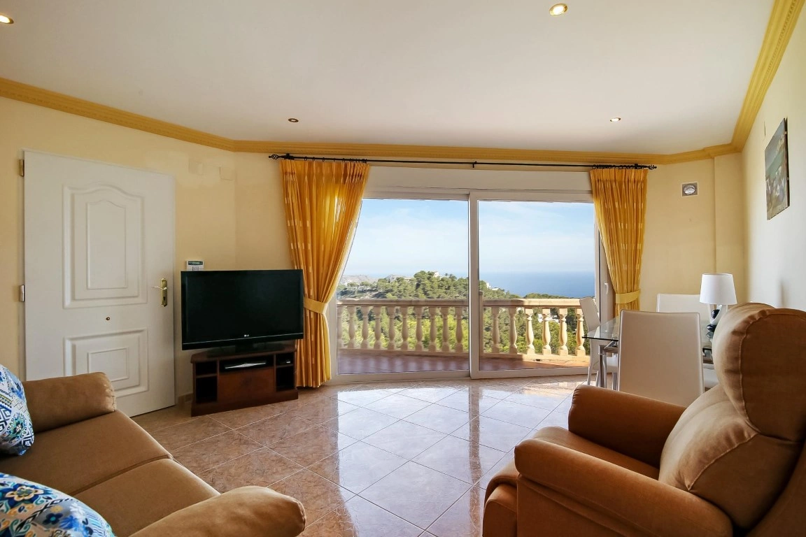 Preciosa villa con vistas panorámicas al mar en venta en Moraira.
