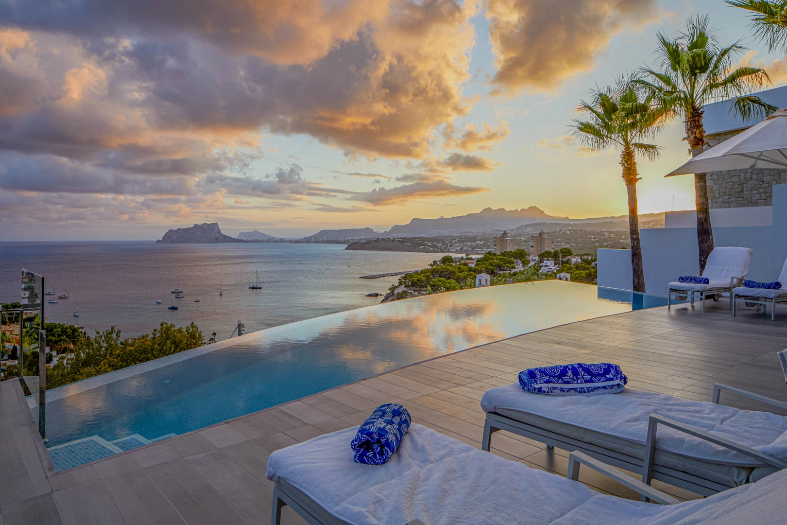 AR54301 - Villa de diseño con vistas panorámicas al mar a la venta en El Portet, Moraira