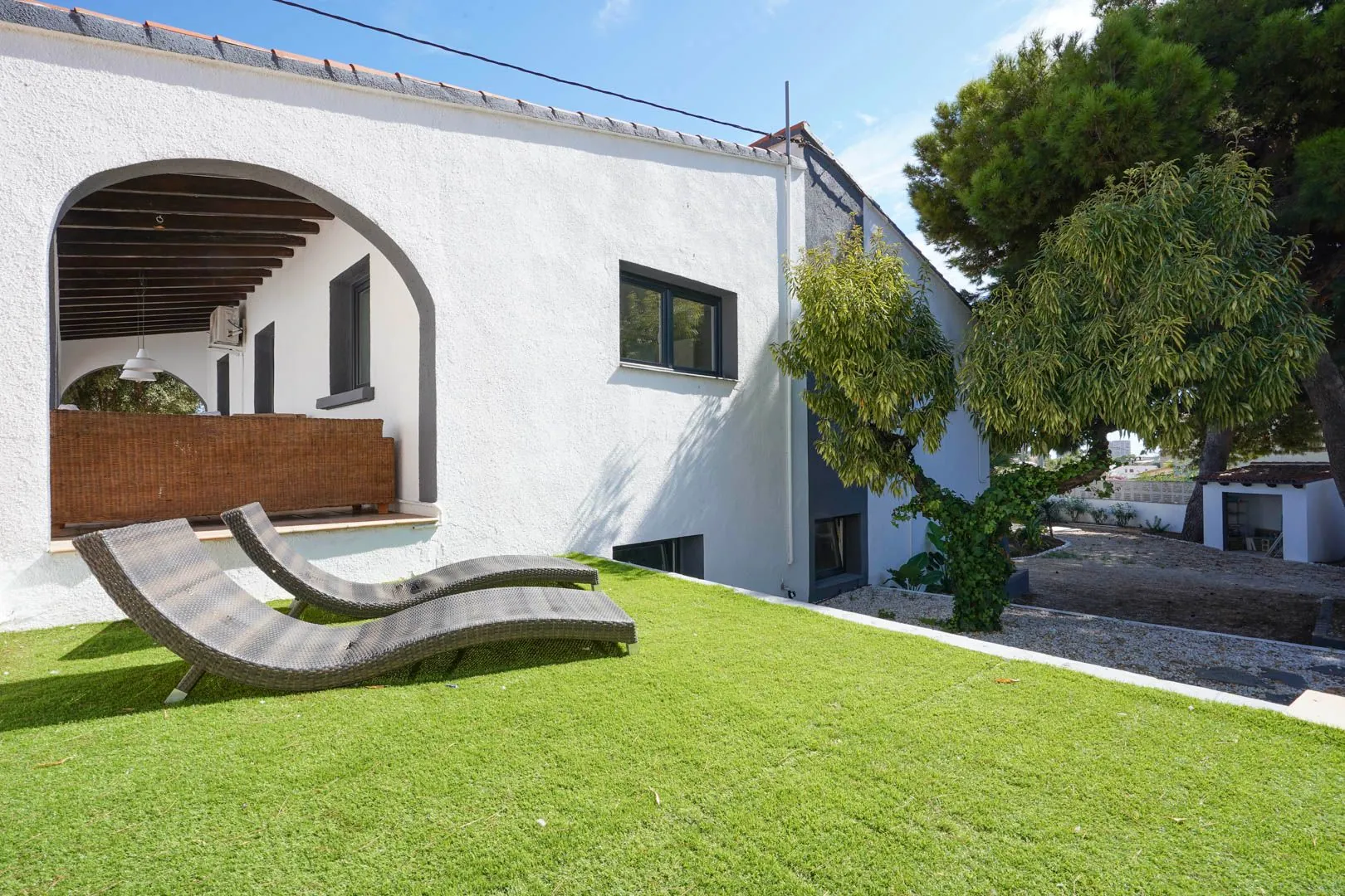 Villa reformada de 5 dormitorios en venta a 500m de la playa y centro de Calpe