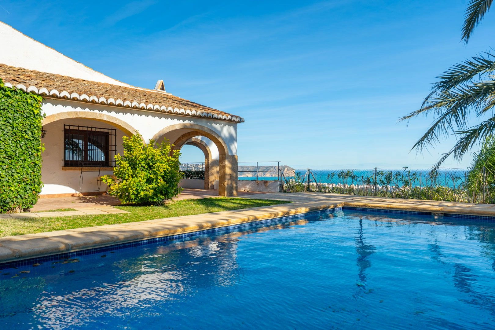 Mediterraanse villa met panoramisch uitzicht op zee te koop in Jávea
