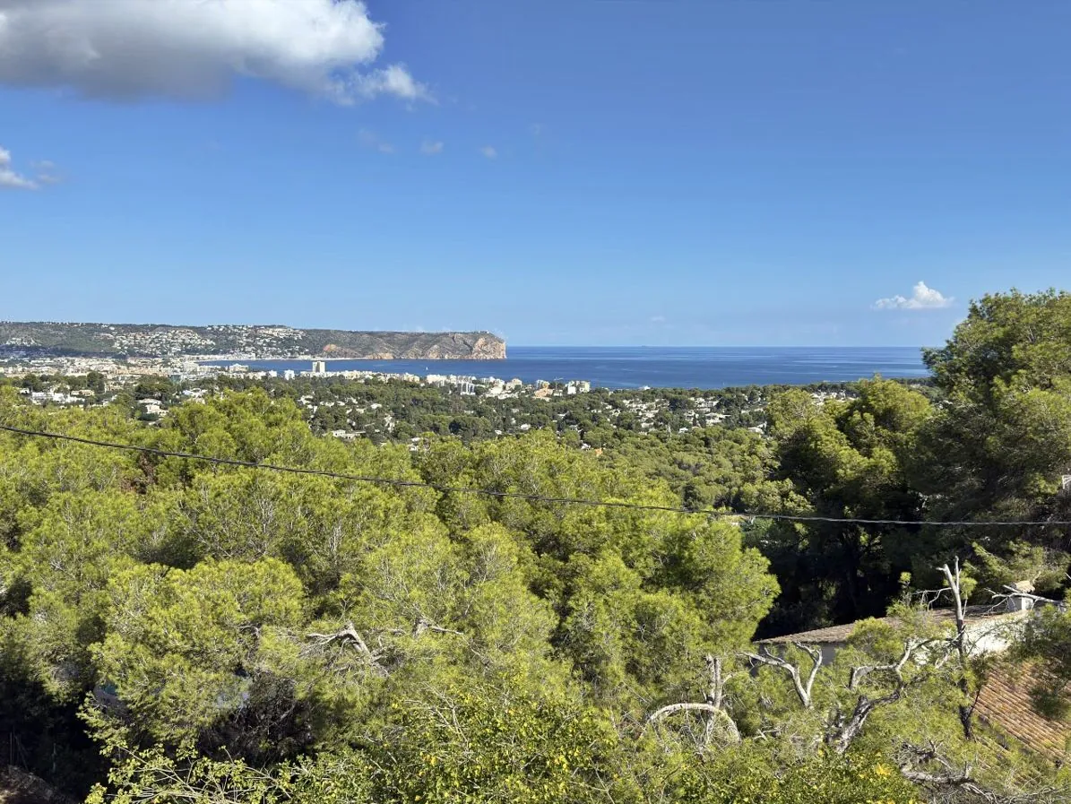 Traditional Villa in Jávea with Spacious Plot and Mediterranean Views