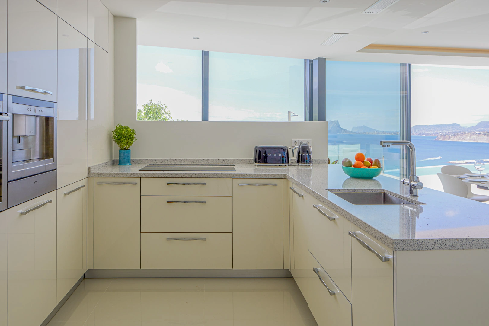 Designer-Villa mit Panoramablick auf das Meer zum Verkauf in El Portet, Moraira
