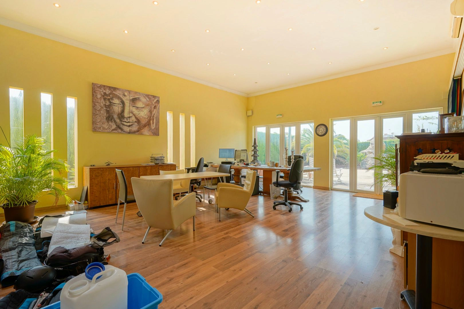 Local Comercial Multifuncional en Venta en una Ubicación Estratégica en Jávea