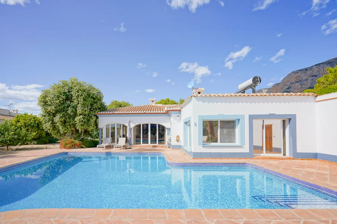 Preciosa villa de una sola planta en venta en el Montgo, Javea