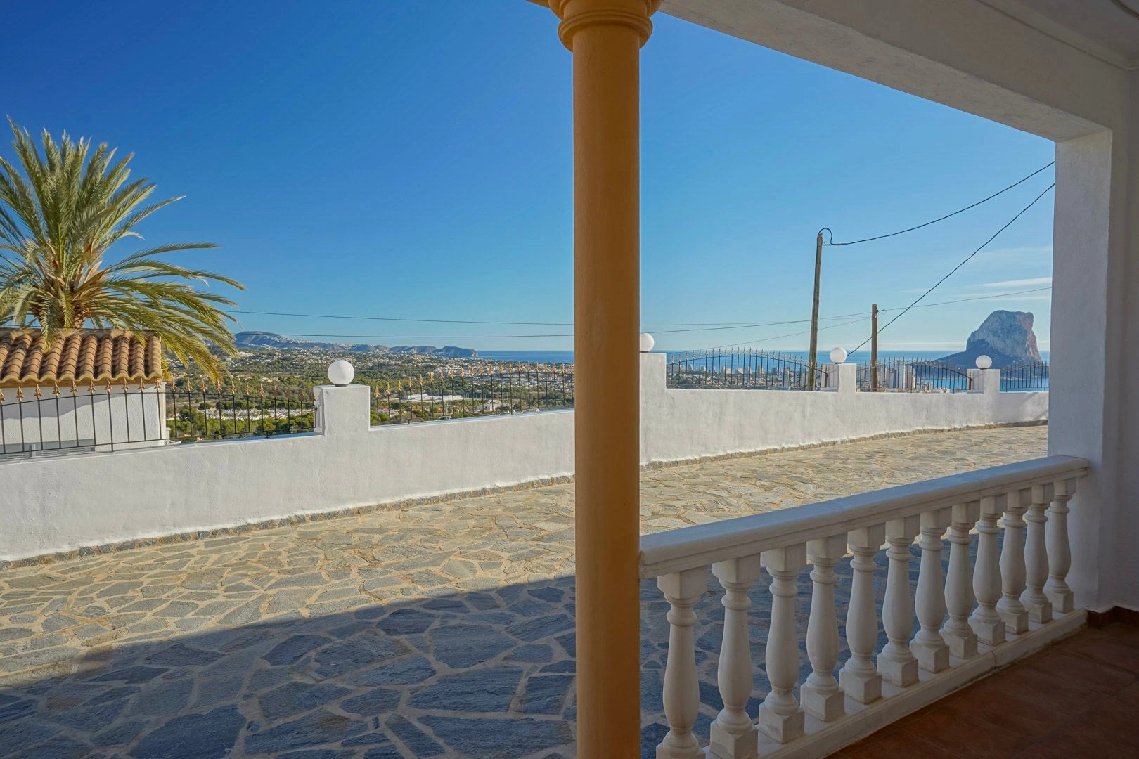 Villa con casa de invitados y vistas panoramicas al mar en venta en Calpe