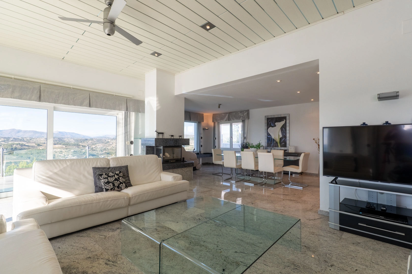 Villa moderna con espectaculares vistas al mar a la venta en moraira