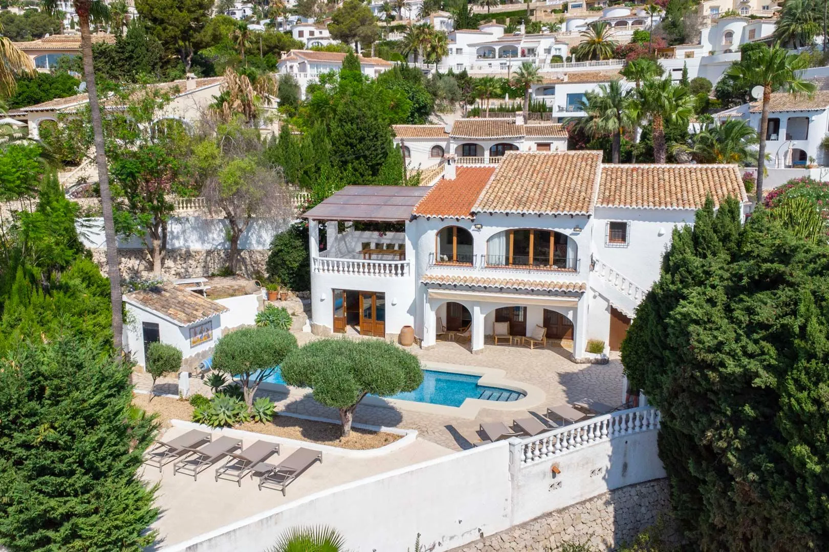 Exklusive renovierte mediterrane Villa mit 4 Schlafzimmern und Meerblick zum Verkauf in Moraira.