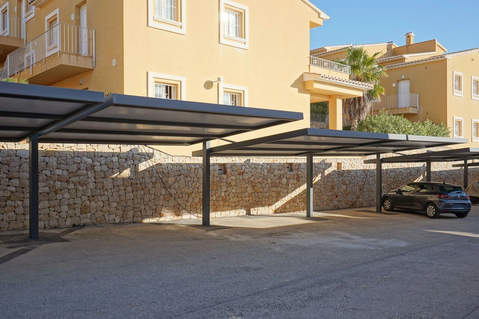 Luminoso y moderno apartamento de dos dormitorios en venta en Cumbre del Sol.