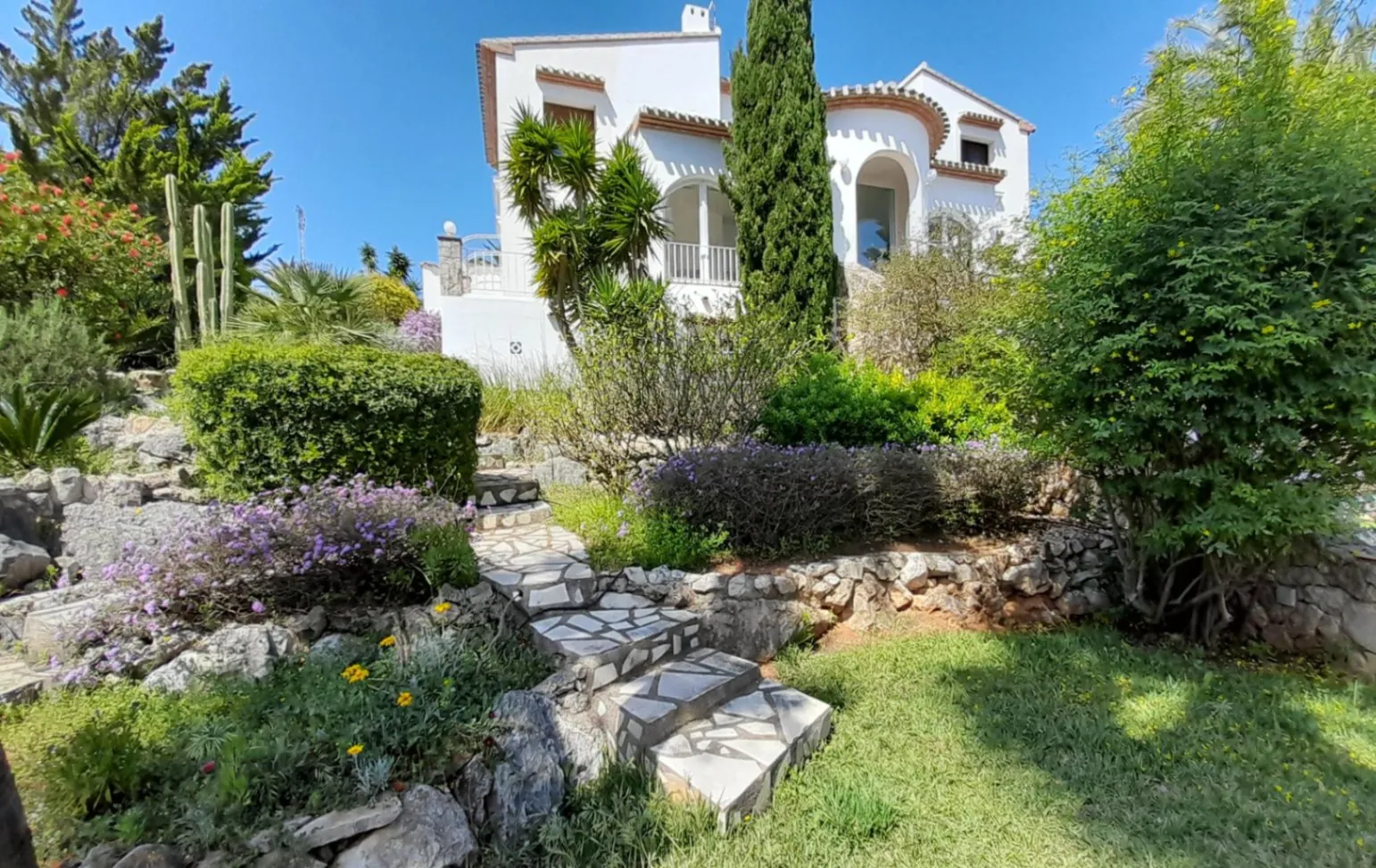 Villa de 4 dormitorios en venta en Montepego con vistas al mar