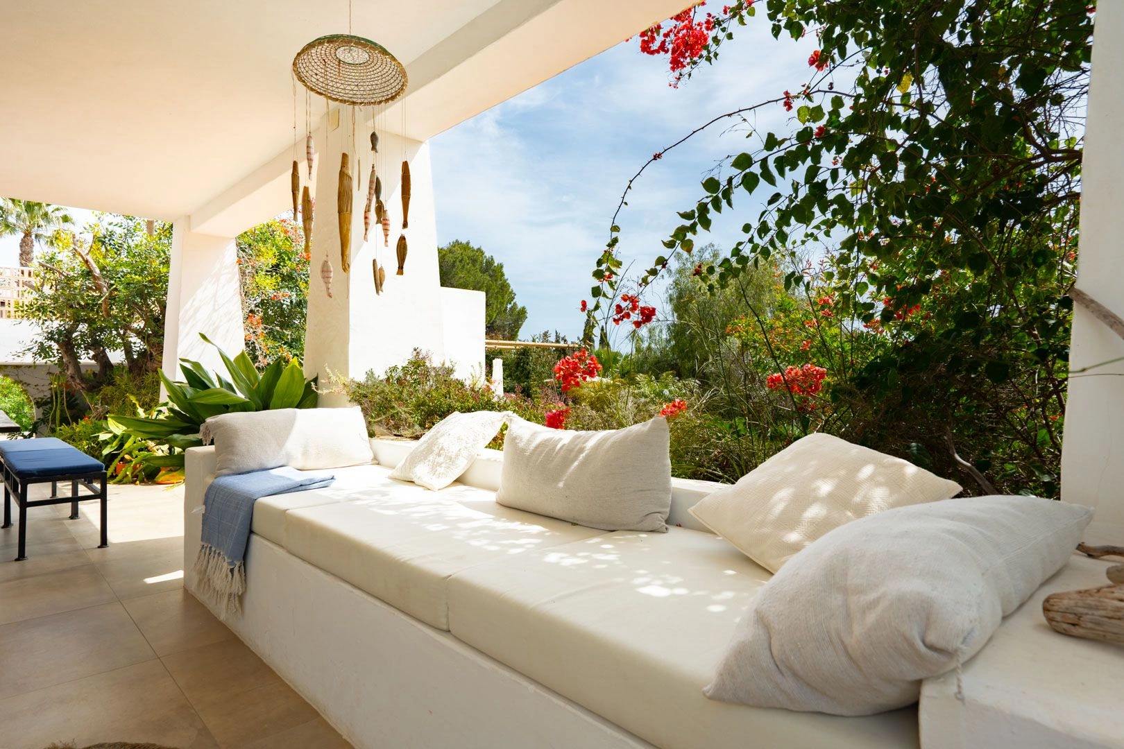 Charmante villa au pied du Montgó avec piscine et maison d'invités.