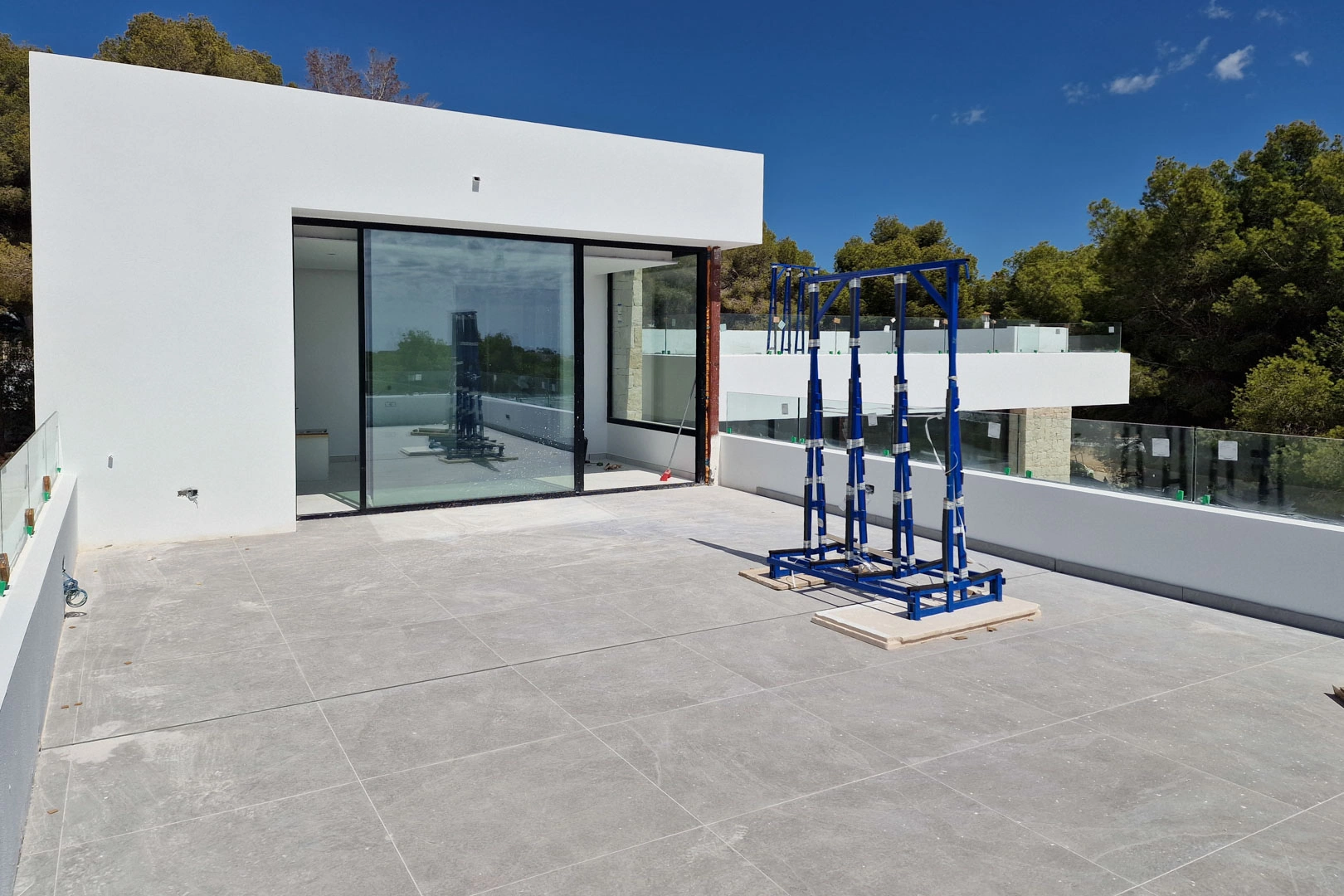 Villa moderna con vistas al mar a la venta en Moraira.