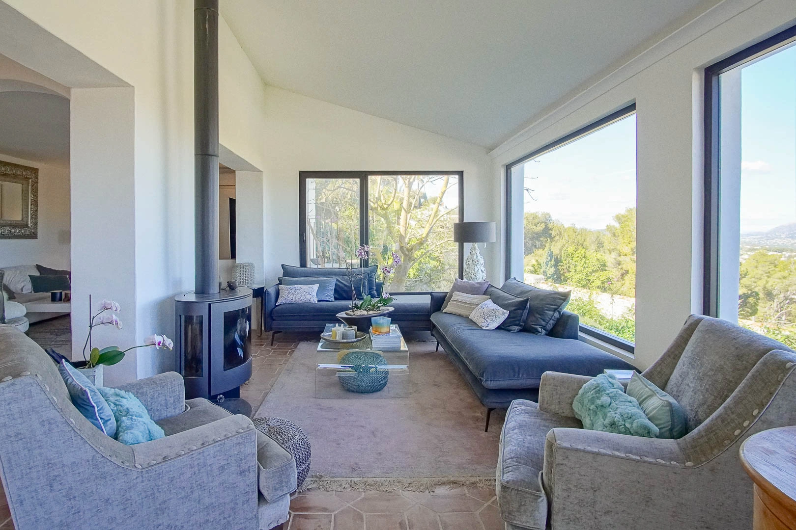 Superbe villa de style rustique avec vue sur la mer et le Montgo.