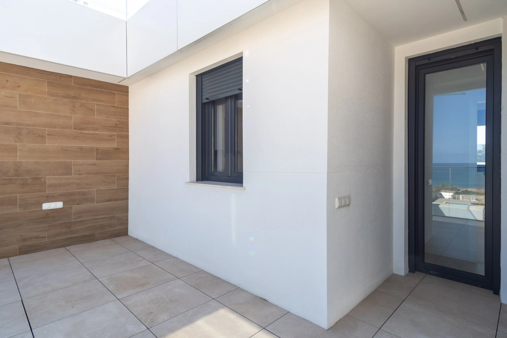 Ático con amplia terraza, en primera linea con vistas al mar y montaña, a la venta en Denia.