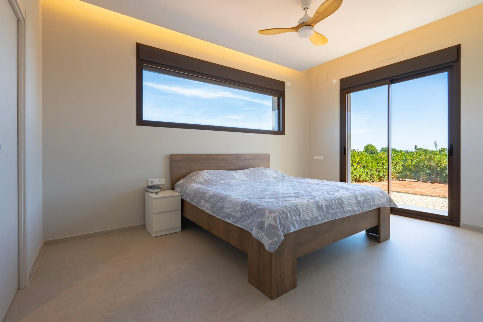 Villa moderna en gran parcela en venta en Beniarbeig