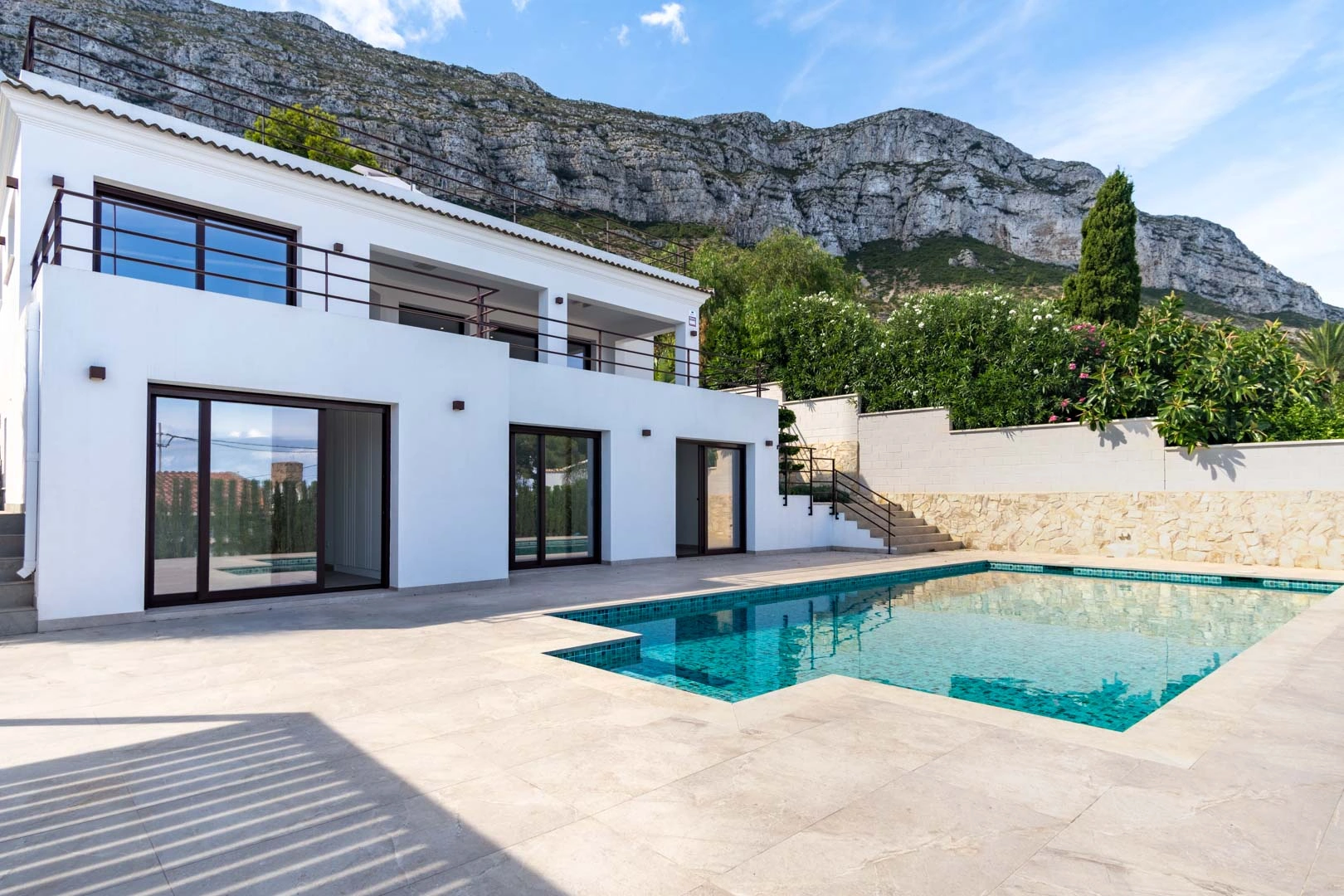 Villa moderna con vistas panorámicas al mar a la venta en Denia