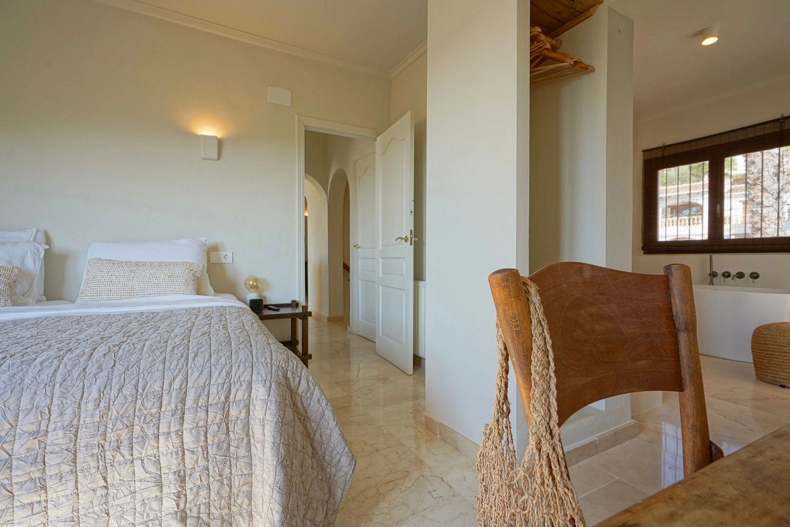 Exklusive renovierte mediterrane Villa mit 4 Schlafzimmern und Meerblick zum Verkauf in Moraira.