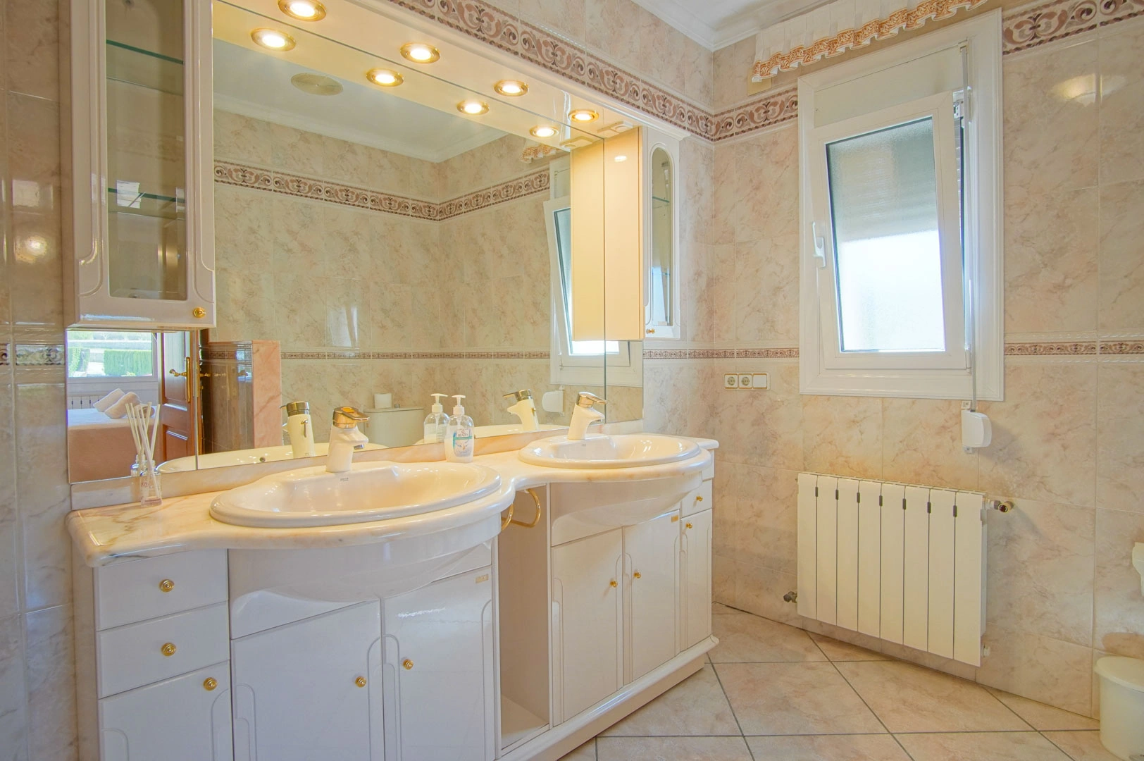 Villa con 3 casas de invitados en venta en Benissa