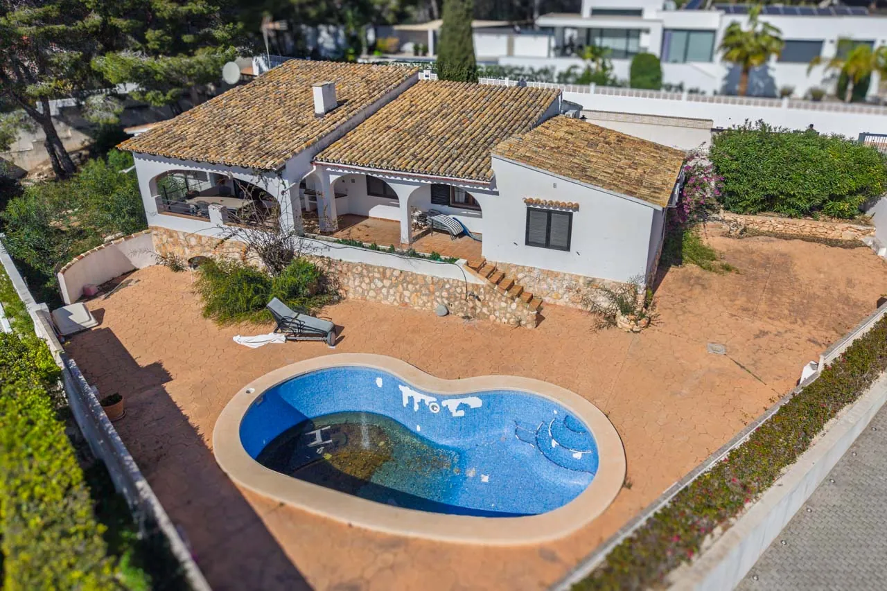 Progetto Esclusivo di Villa Mediterranea con Vista Mare