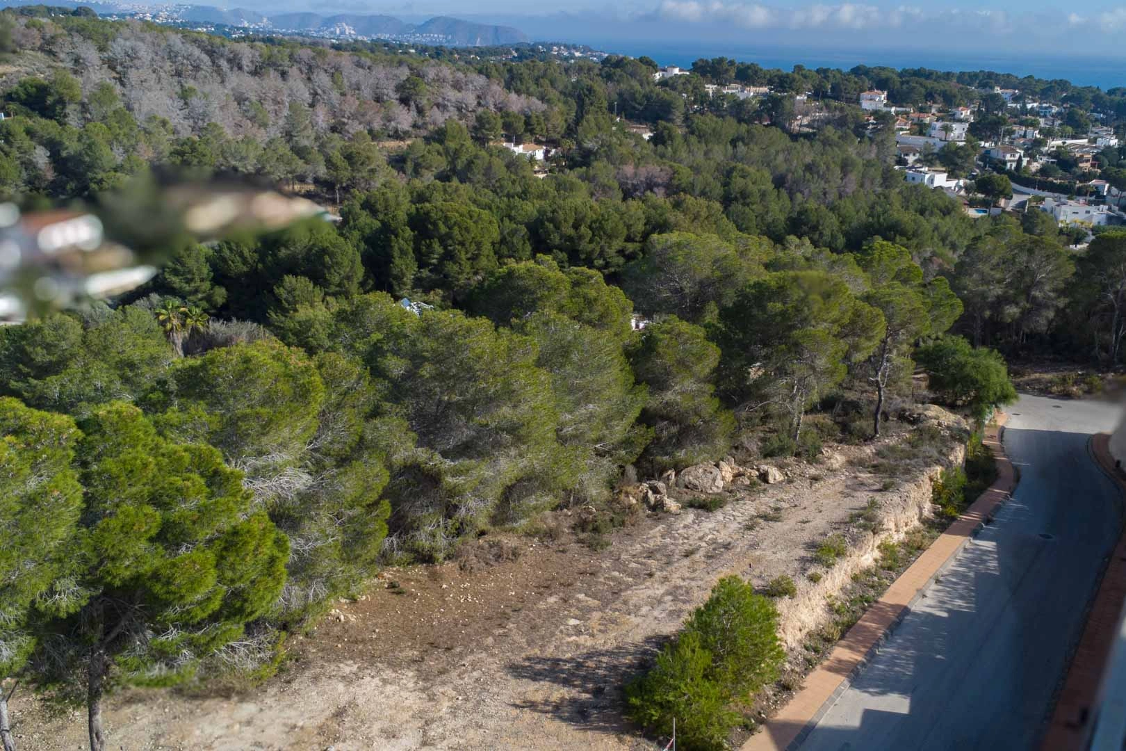 Parcela urbana con vista parziale sul mare in vendita a Benissa