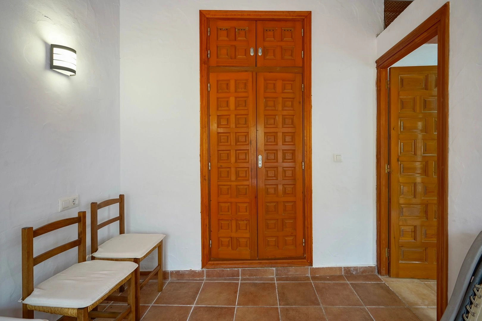 Parcela di 2600 m2 con casa in vendita a pochi passi dalla spiaggia di sabbia a Jávea.