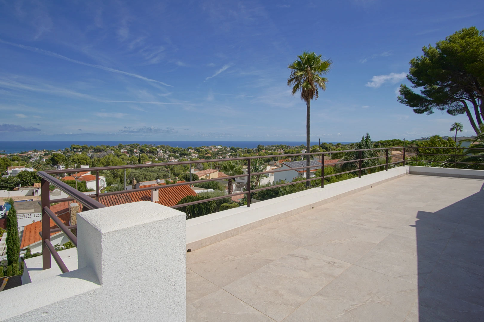 Villa moderna con vistas panorámicas al mar a la venta en Denia