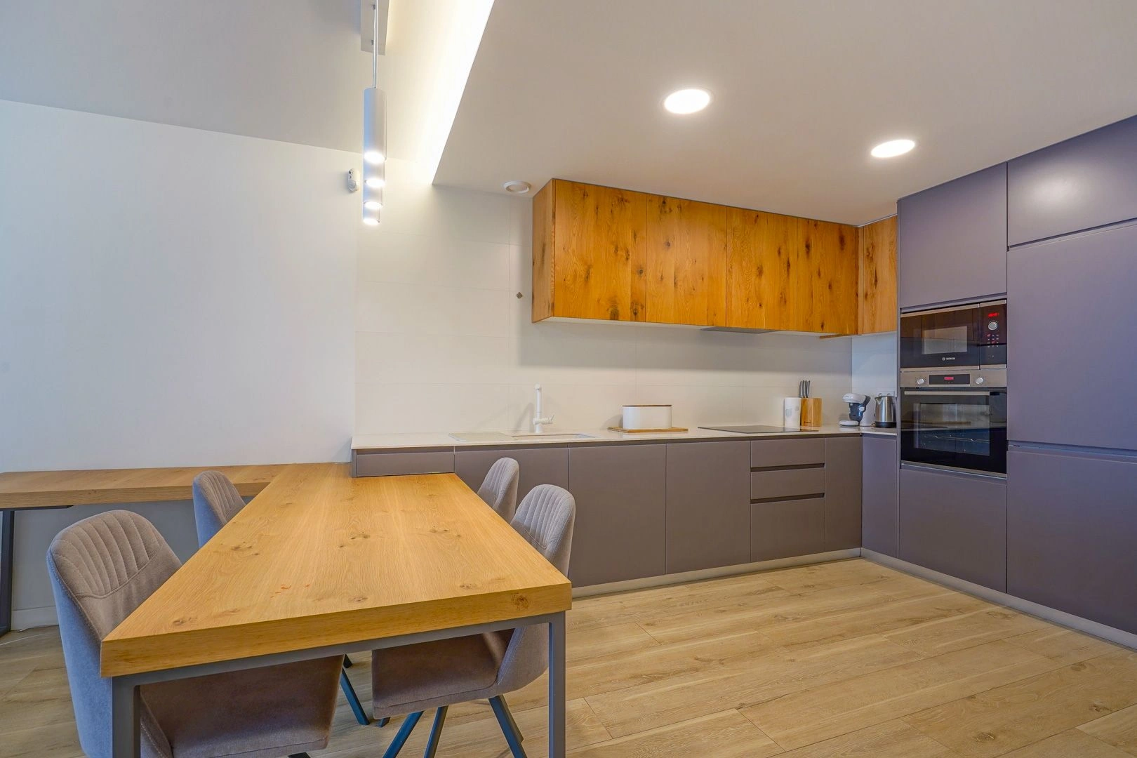 Luminoso y moderno apartamento de dos dormitorios en venta en Cumbre del Sol.