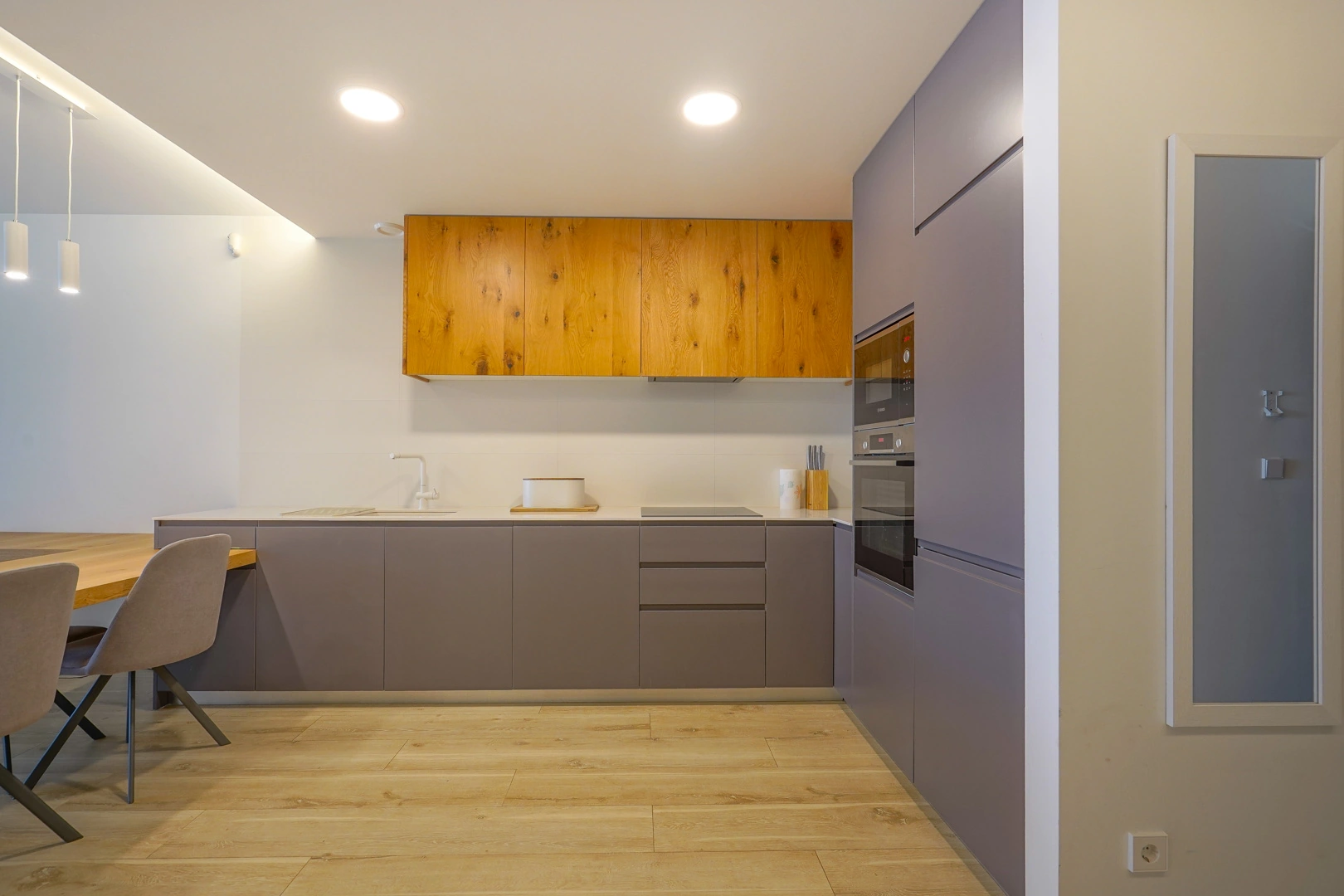 Luminoso y moderno apartamento de dos dormitorios en venta en Cumbre del Sol.