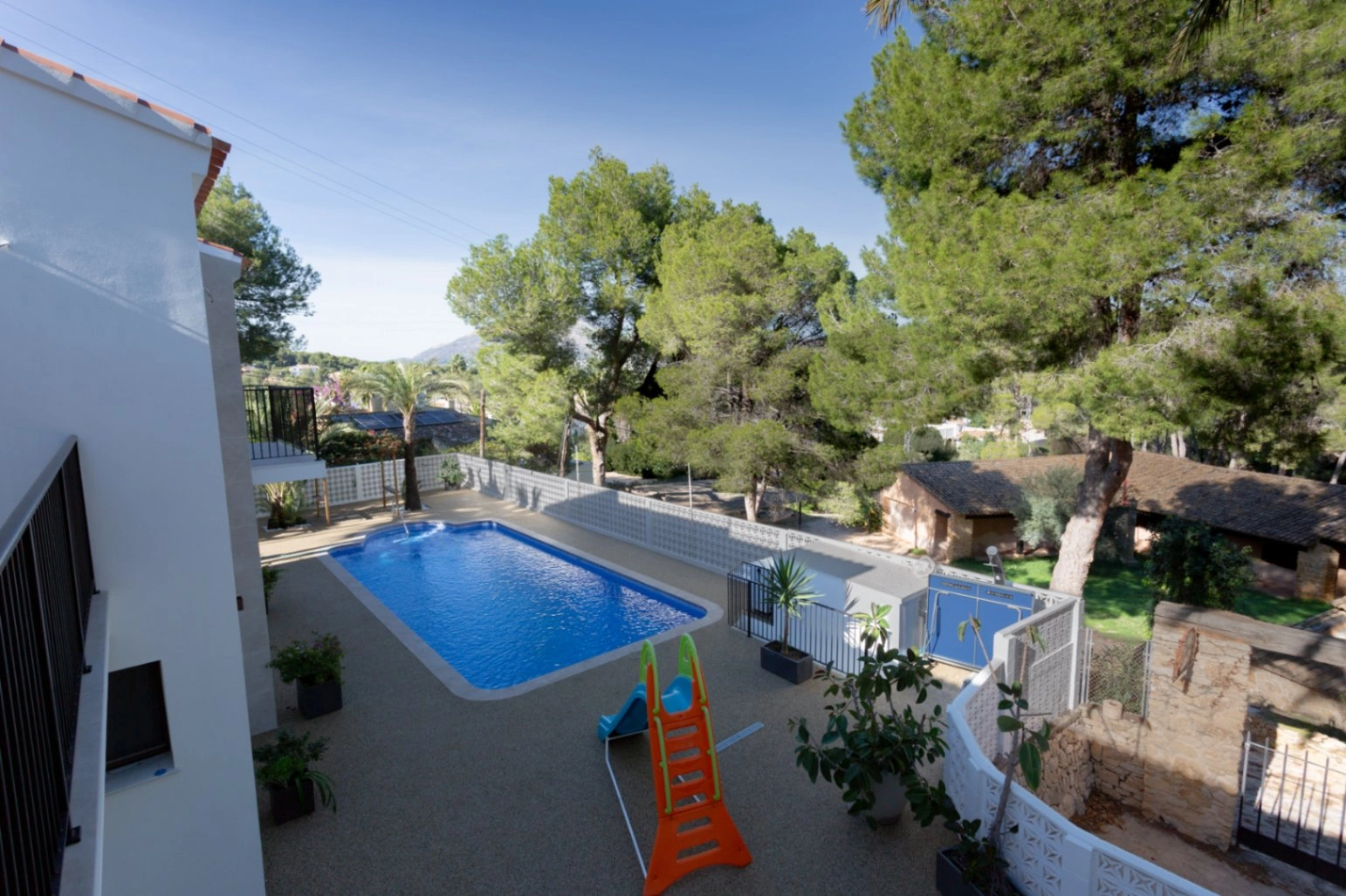 Villa exclusive rénovée à vendre à Jávea – Élégance, confort et durabilité dans un environnement privilégié