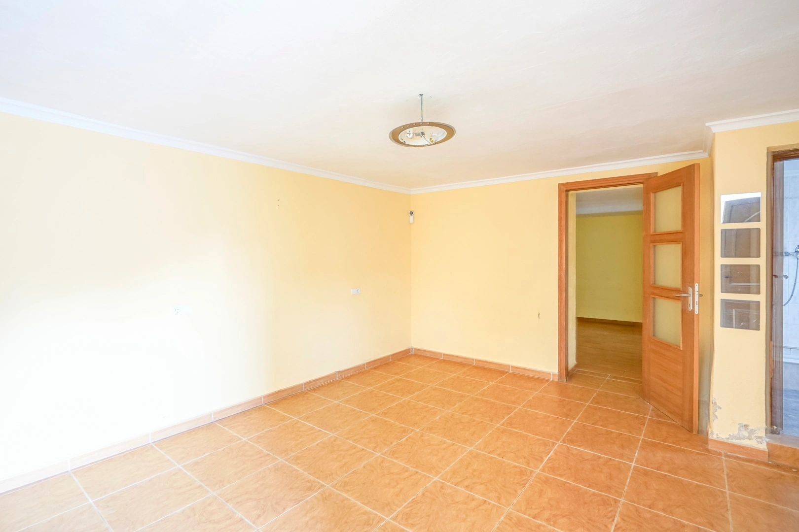 Villa tradicional con licencia para reformar en venta en Denia