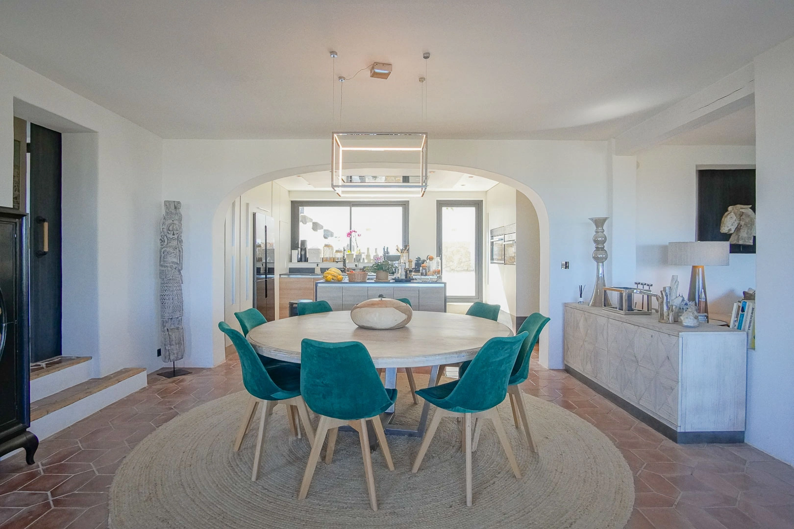 Superbe villa de style rustique avec vue sur la mer et le Montgo.