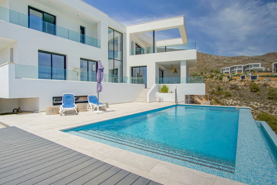 AR56734 - Bellissima villa moderna con vista mare e montagna in vendita a Finestrat Golf