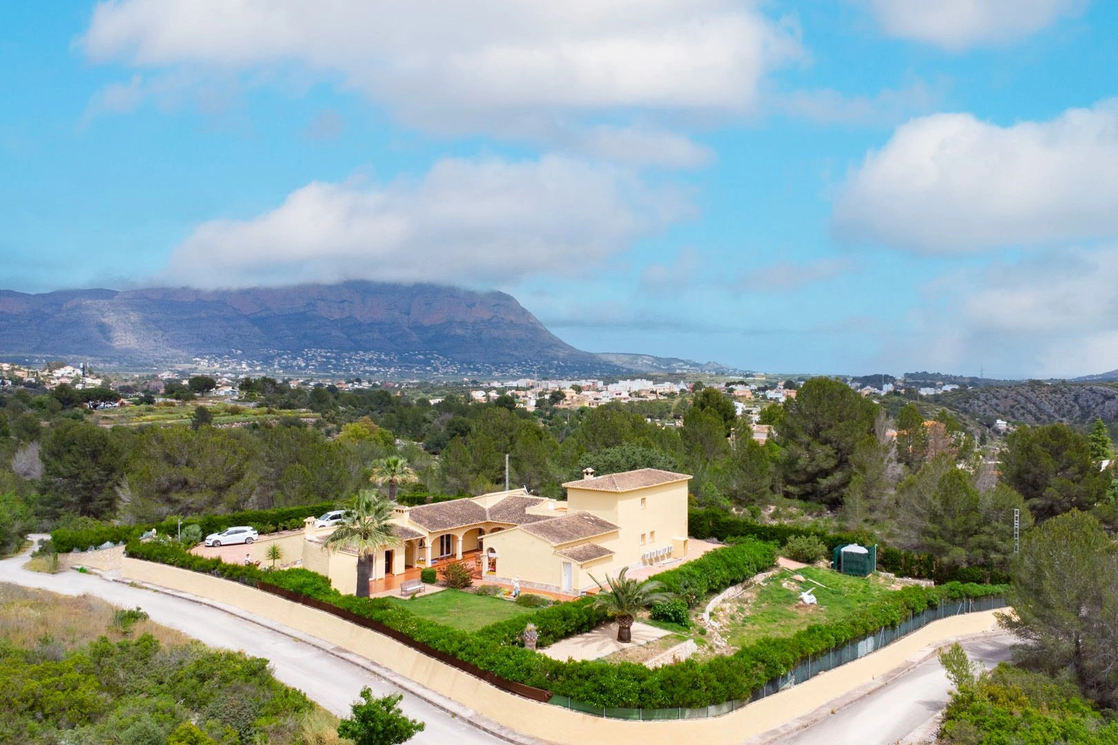 villa en gran parcela en venta en Gata de Gorgos