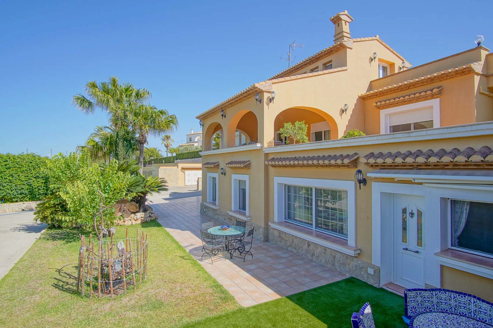 Villa con 3 casas de invitados en venta en Benissa