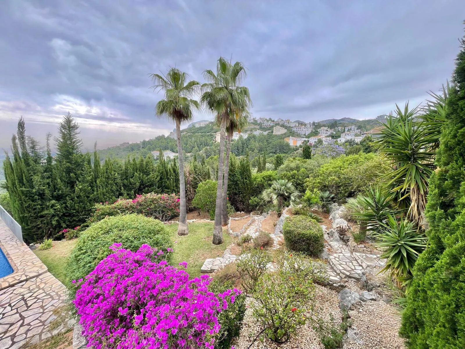 Villa de 4 dormitorios en venta en Montepego con vistas al mar