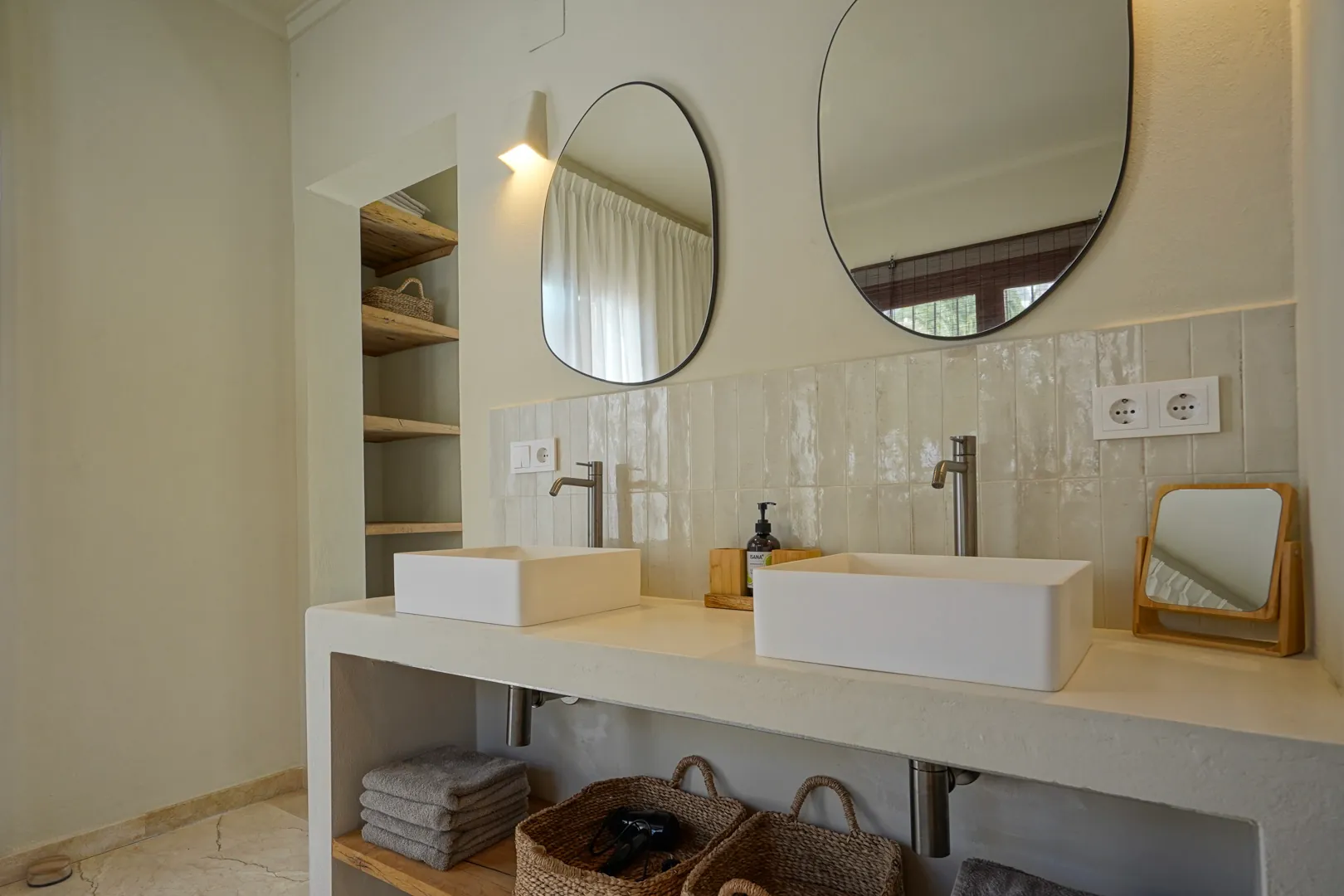 Exklusive renovierte mediterrane Villa mit 4 Schlafzimmern und Meerblick zum Verkauf in Moraira.