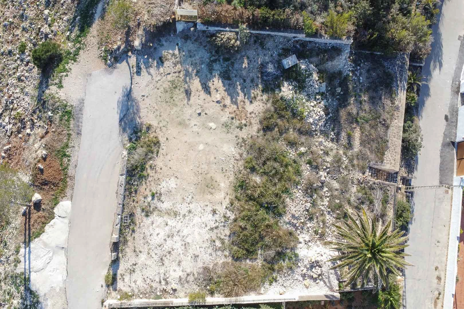 Proyecto de diseño con licencia de obras concedida con vistas panorámicas al mar y a la montaña en venta en Moraira.