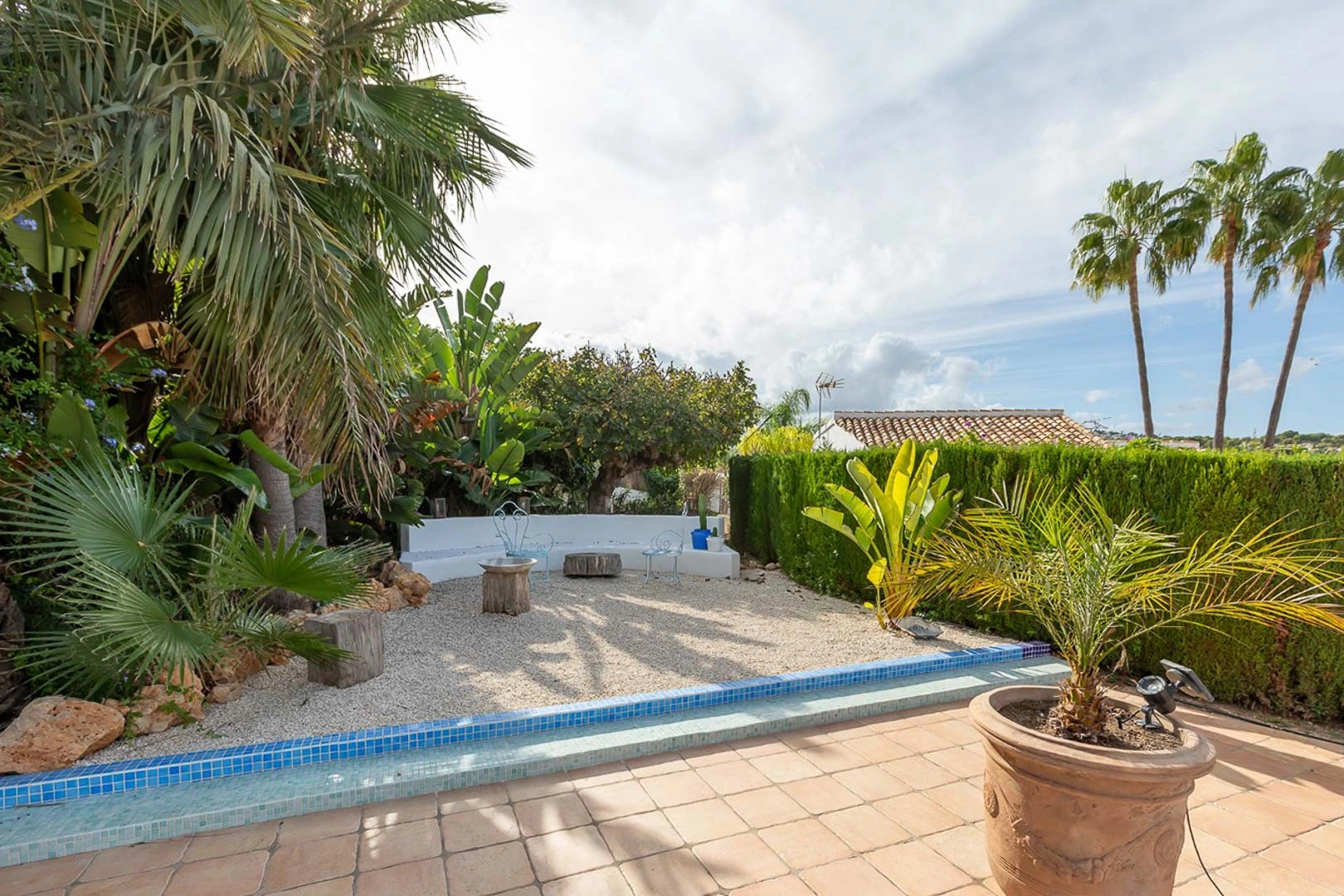 Renovated single-storey villa with pool and garden.