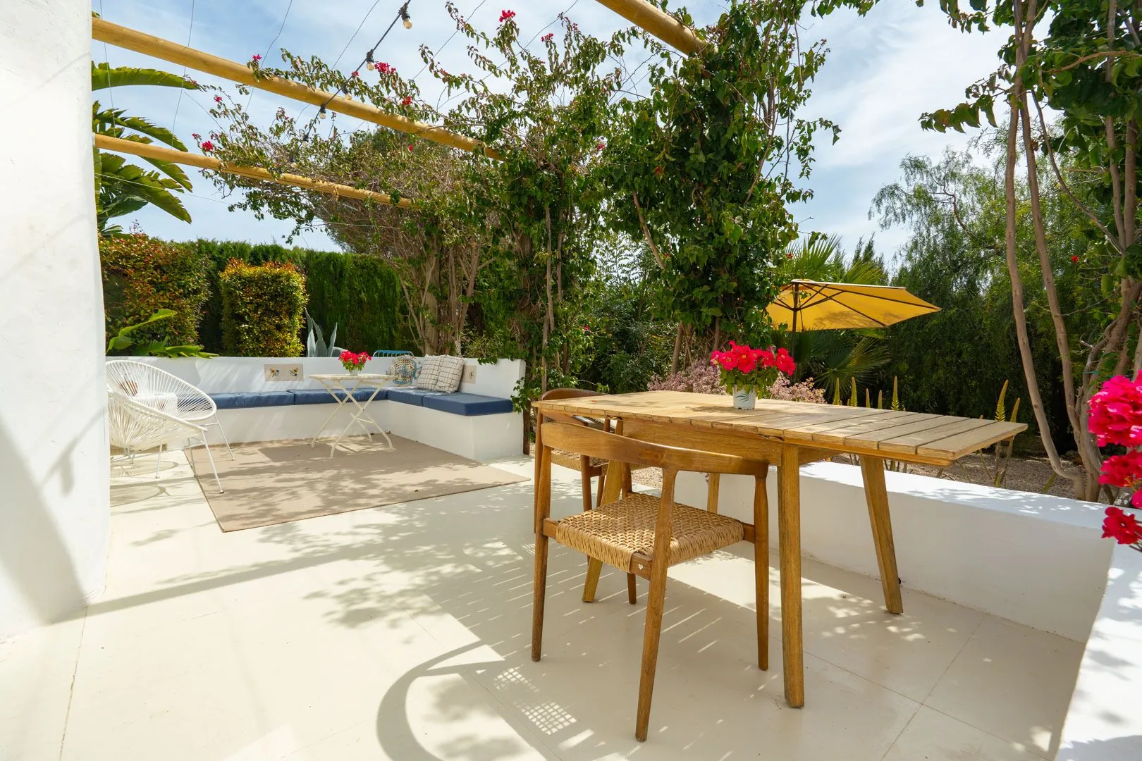 Charmante villa au pied du Montgó avec piscine et maison d'invités.