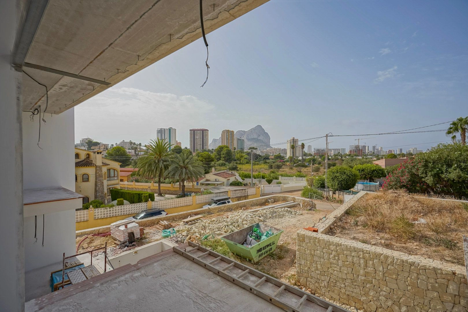 Moderna villa de obra nueva a 500 m de la playa, en venta en Calpe